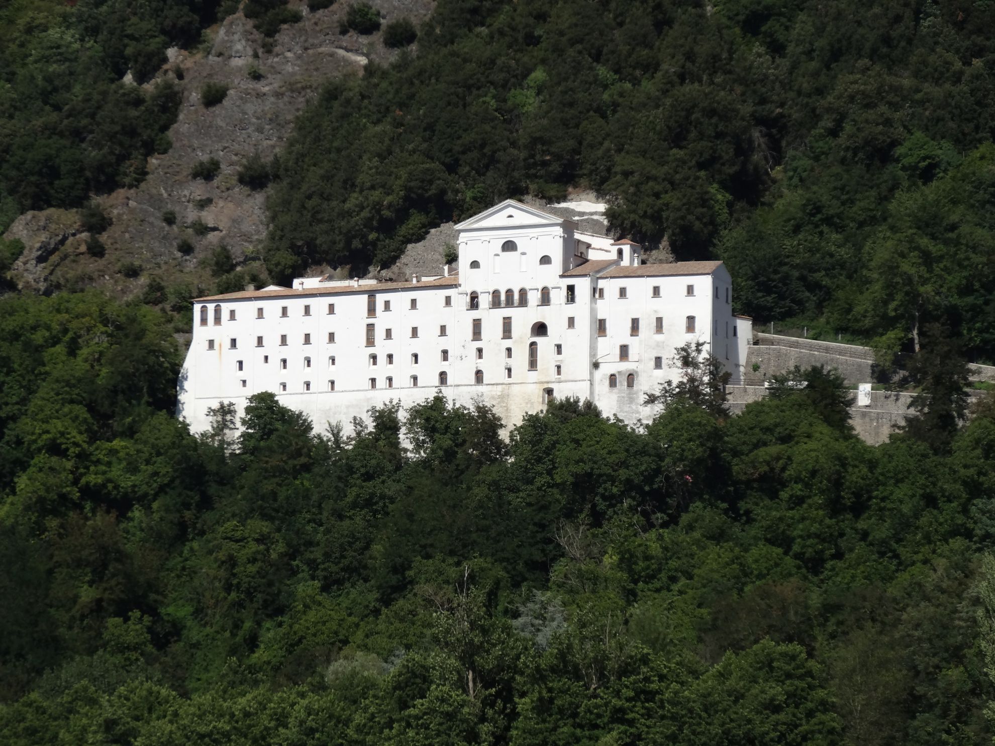 L'Abbazia benedettina di San Michele a Monticchio