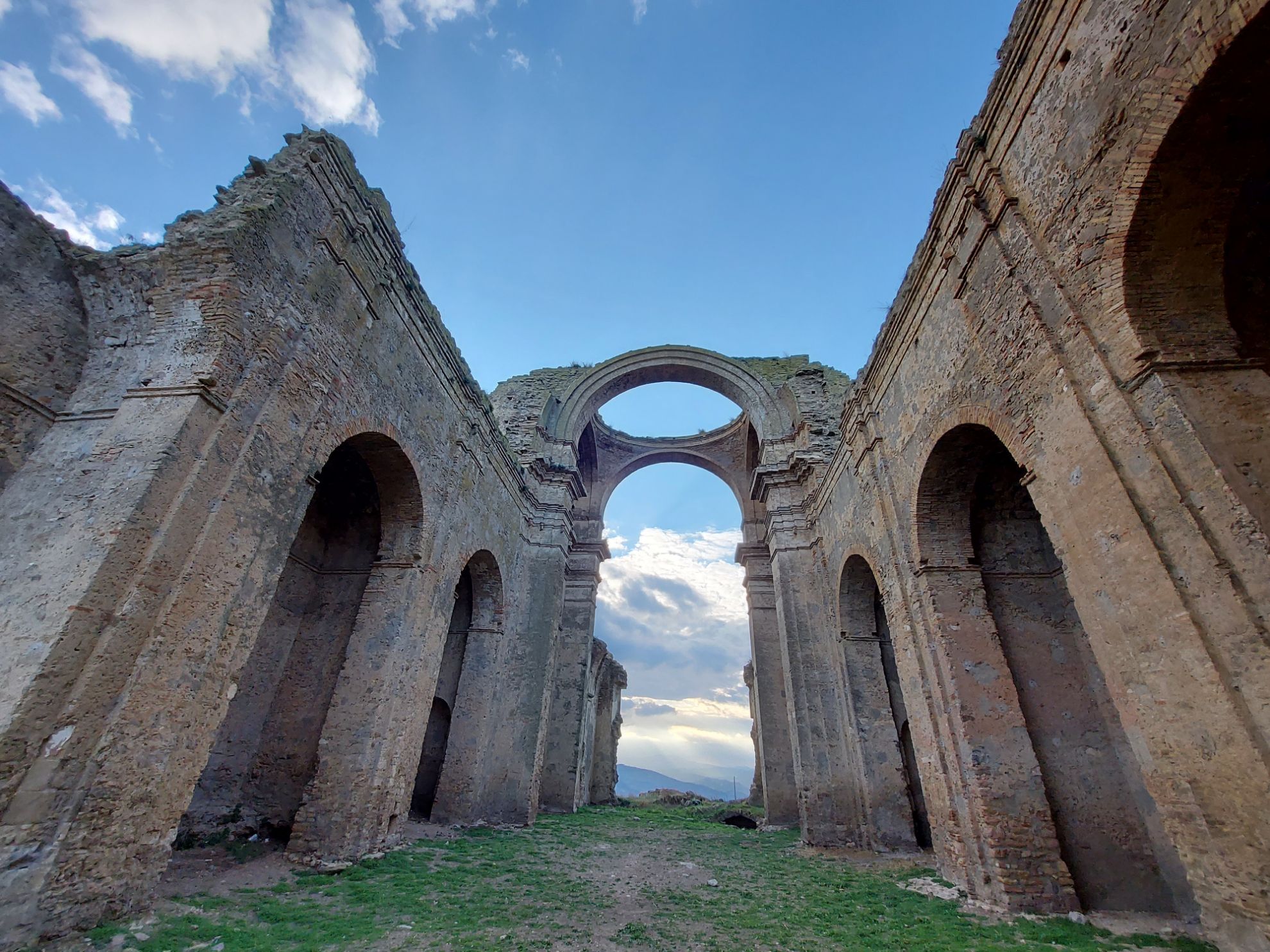 Chiesa Diruta (Chiesa dei S.S. Luca e Giuliano)