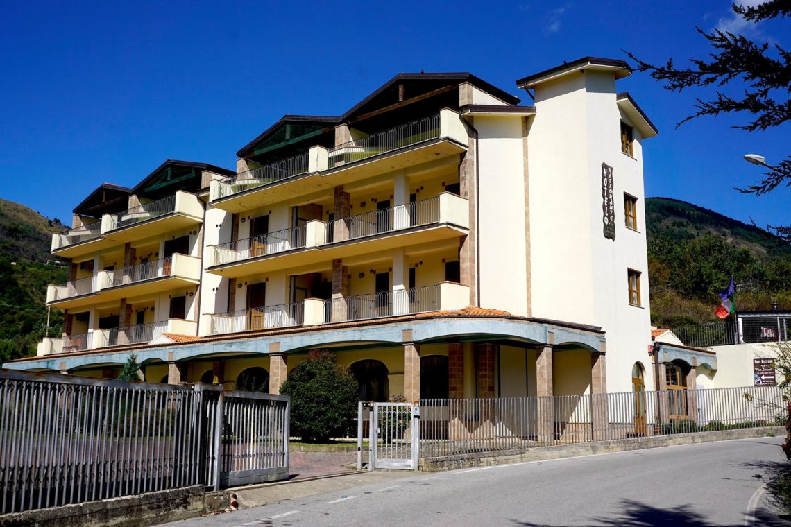 Hotel Pino Loricato