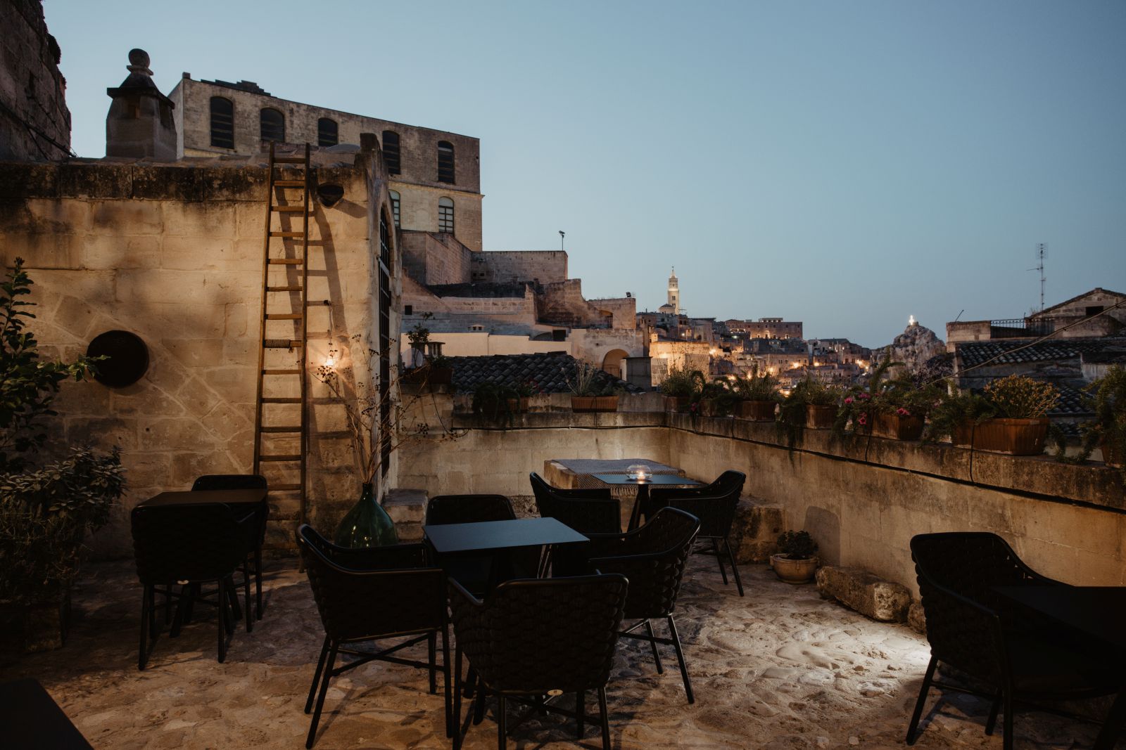 Aque Cave Rooms & Suites