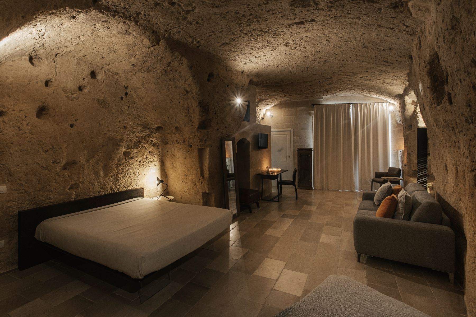 Aque Cave Rooms & Suites