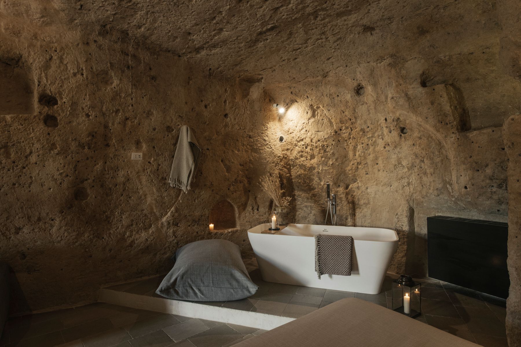 Aque Cave Rooms & Suites