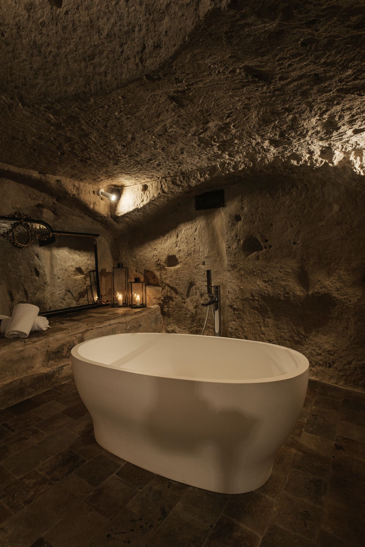 Aque Cave Rooms & Suites