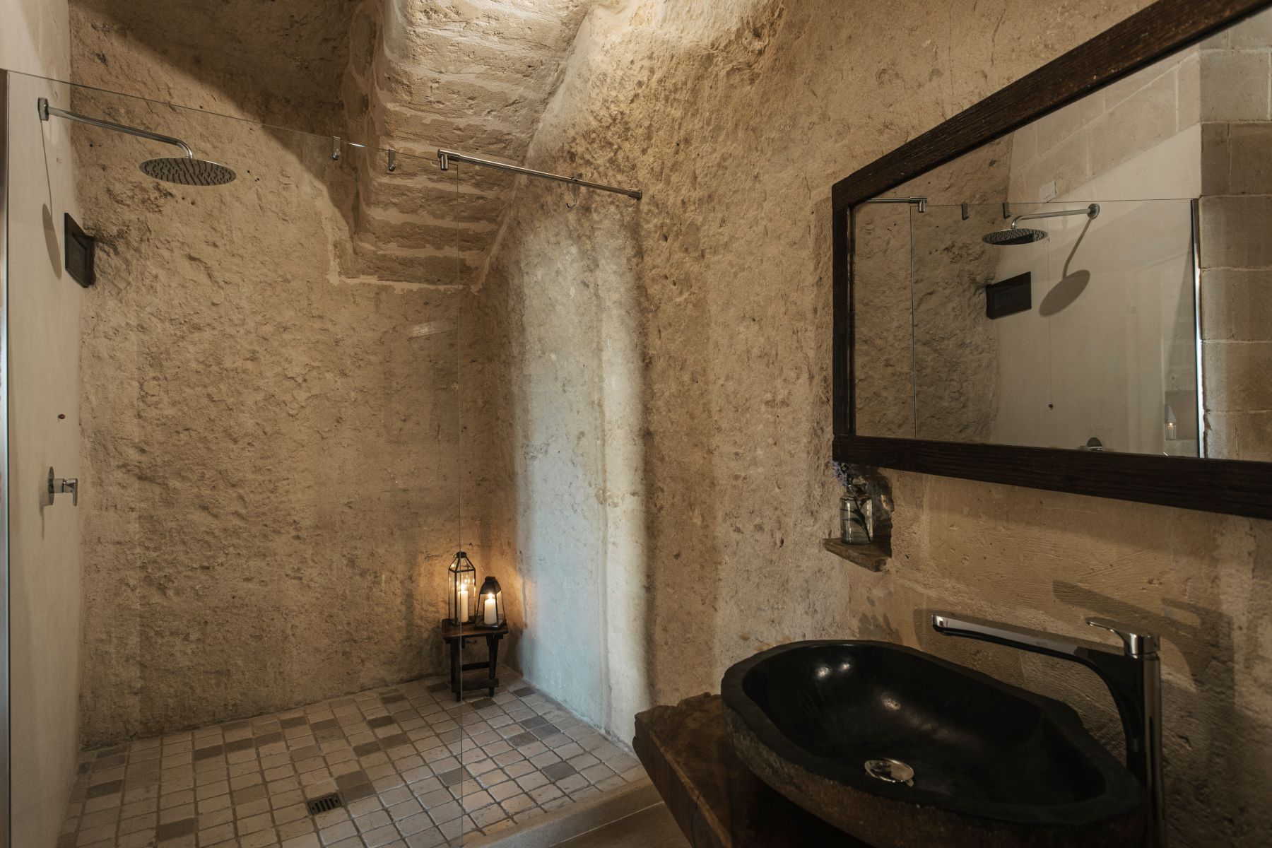 Aque Cave Rooms & Suites