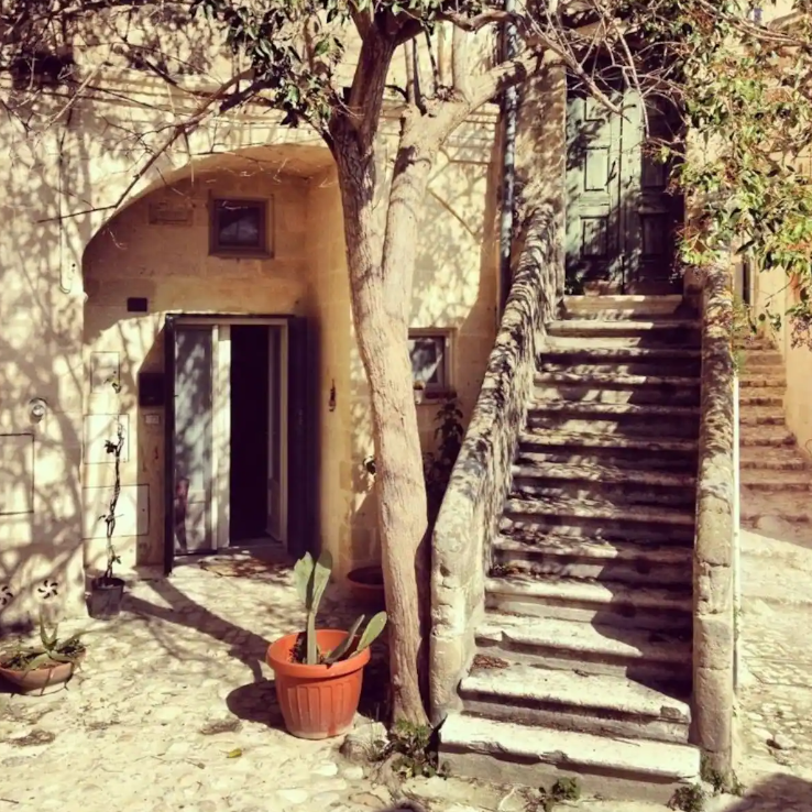 Il Sasso sotto l'Albero